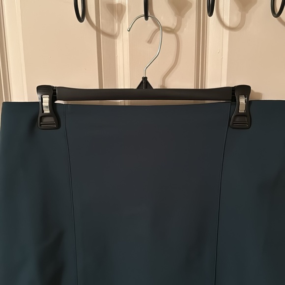 Van Heusen Green Pencil Skirt! - Picture 3 of 14